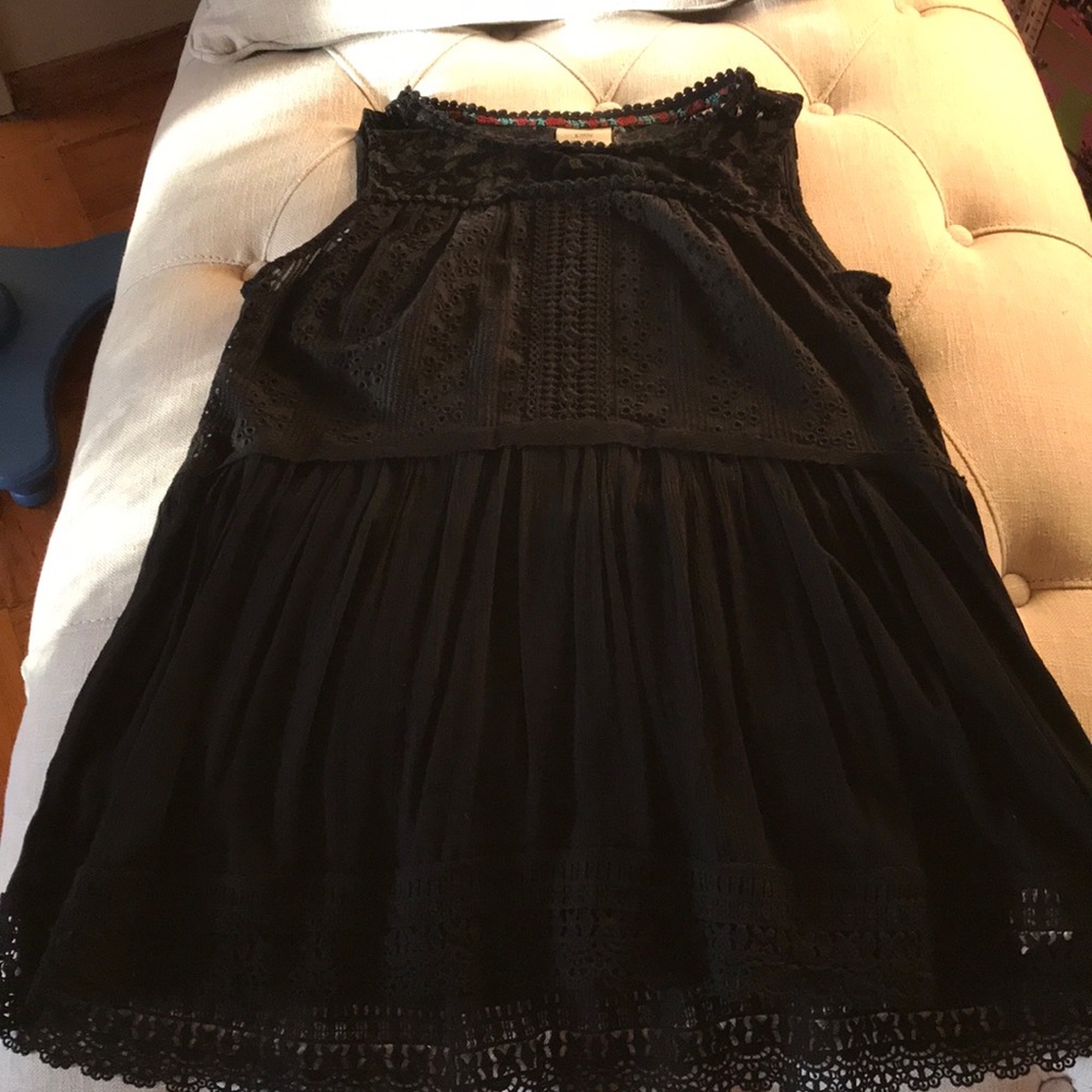 Beautiful black sleeveless top